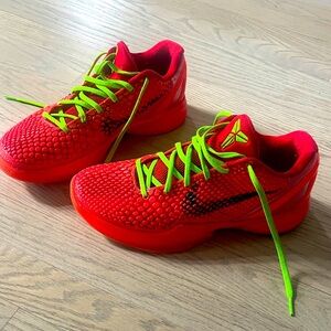 Kobe grinches size 8
Used- great condition